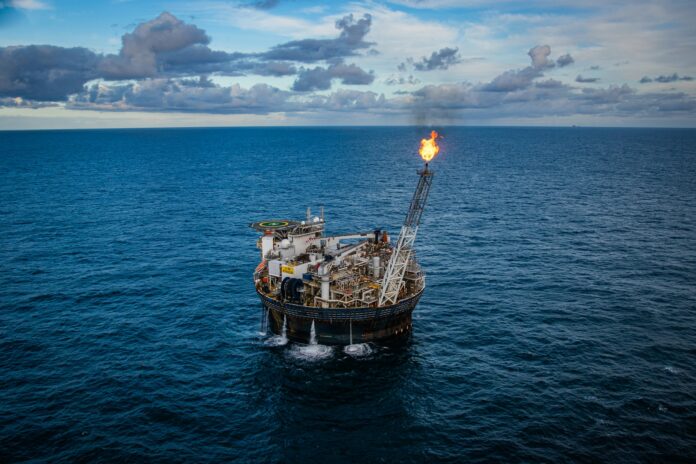 Precios del petróleo retroceden tras posible aumento de la producción de la OPEP en julio