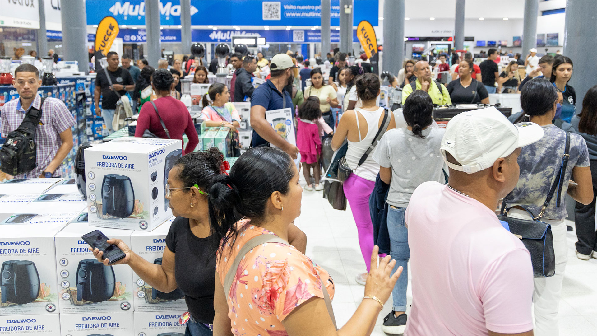  Patrimonio de MultiMax - Clientes afiliados en MultiMax - Ventas anuales de MultiMax 