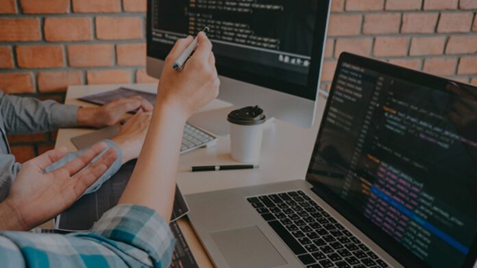 La IA dificulta el empleo de jóvenes en carreras de informática